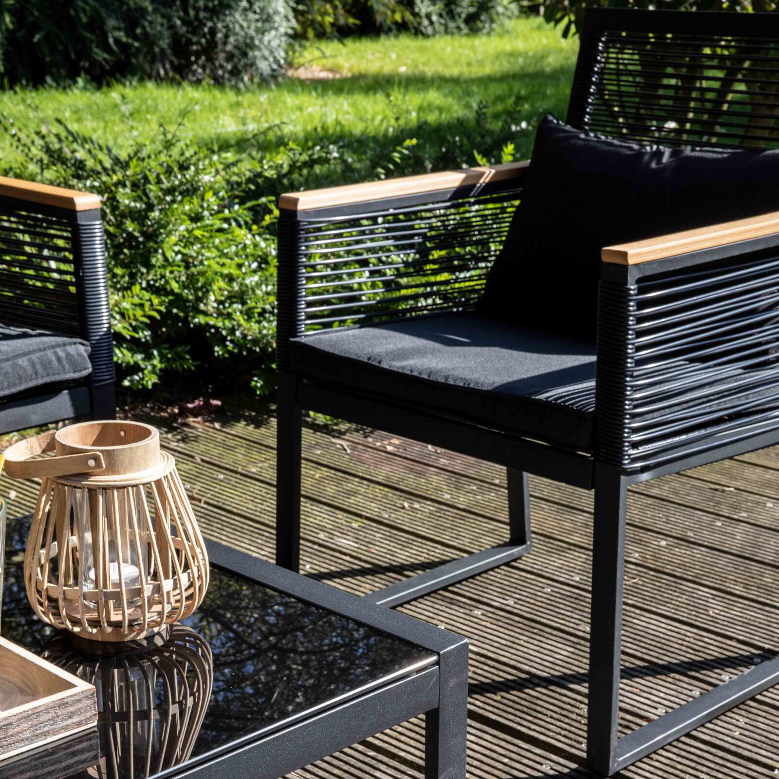 Gartenmöbel aus schwarzen geflochtenen Drähten – 5 Sitzplätze