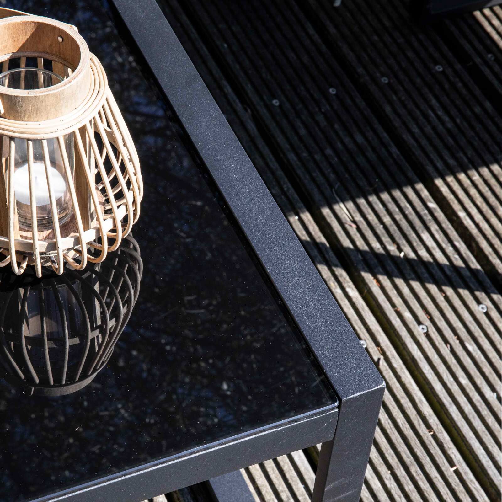 Gartenmöbel aus schwarzen geflochtenen Drähten – 5 Sitzplätze