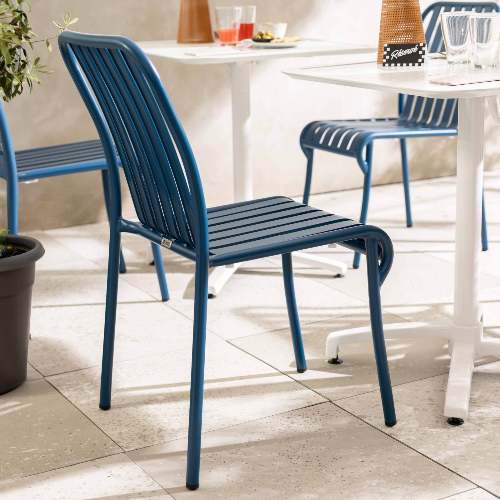 Design-Terrassenstuhl aus Aluminium