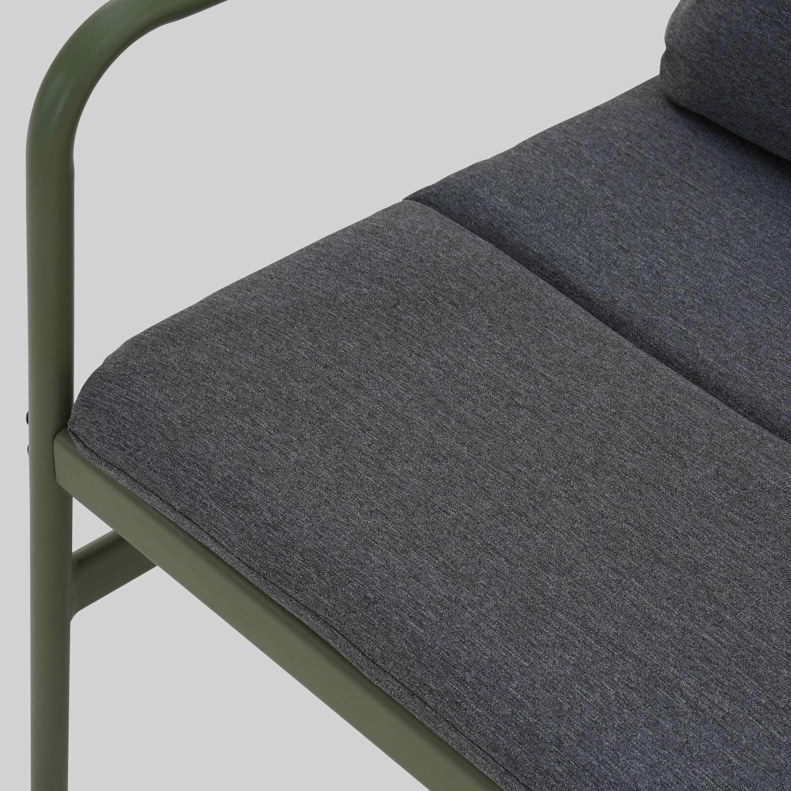 4-Sitzer-Gartenmöbel aus Metall mit 1 Sofa, 2 Sesseln und Couchtisch