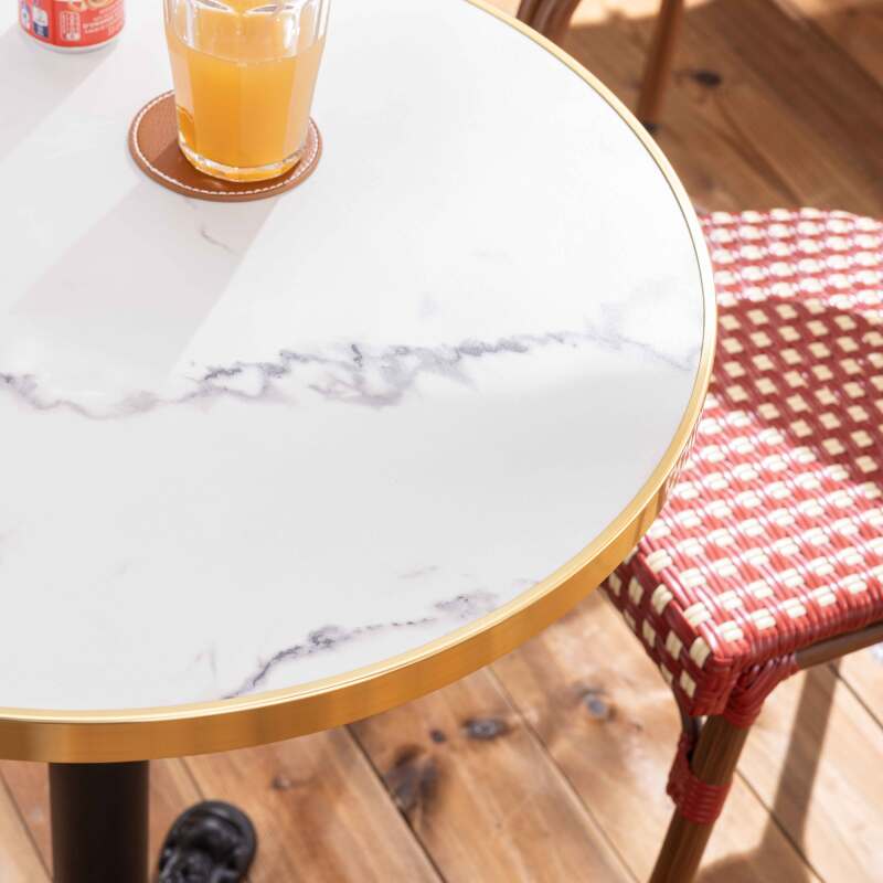 Terrassentisch ⌀60 cm, laminiert und 2 Bistrostühle aus Aluminium und synthetischem Rattan