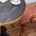Terrassentisch ⌀60 cm, laminiert und 2 Bistrostühle aus Aluminium und synthetischem Rattan