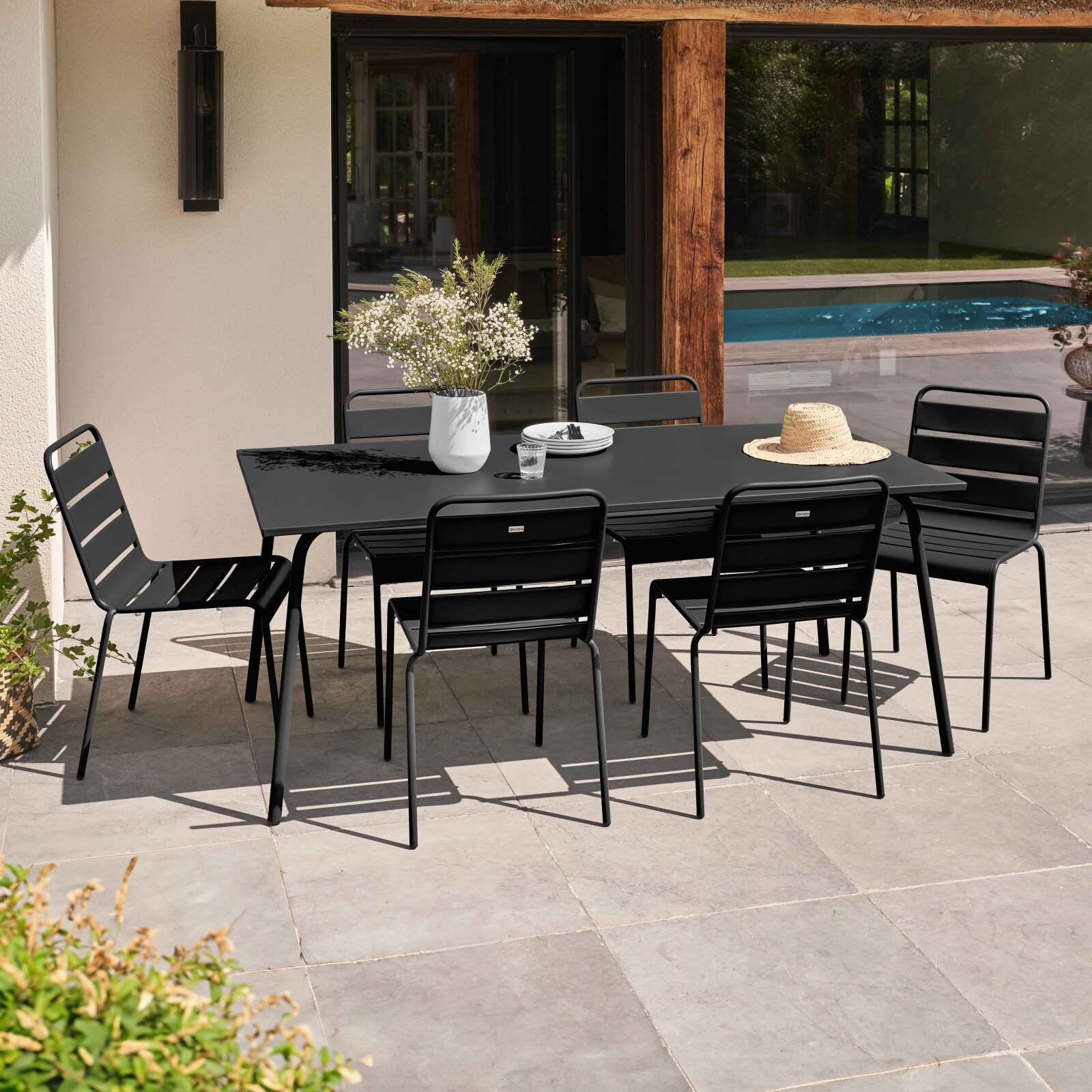 Gartentisch (180 x 90 x 72 cm) im Design aus Metall 