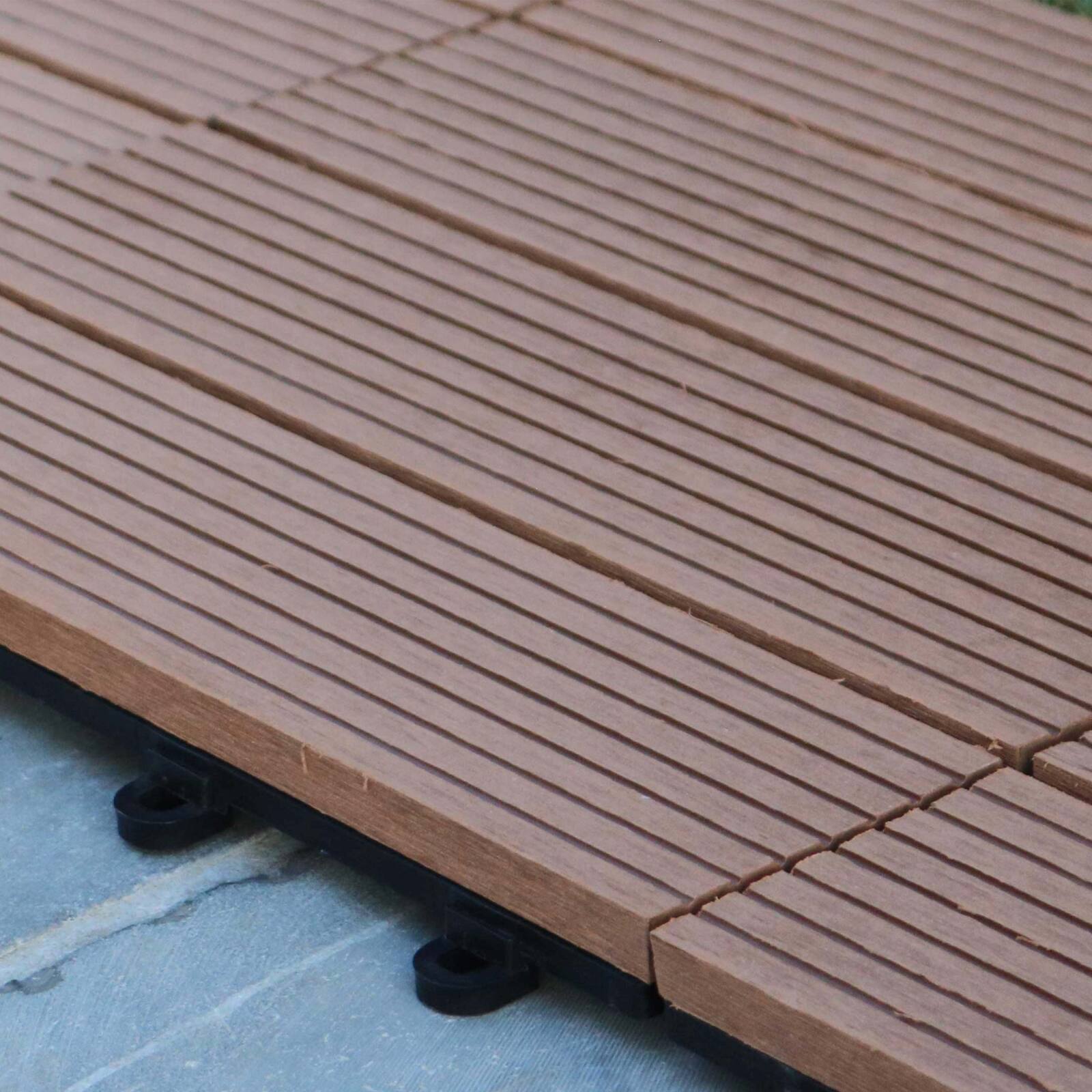 Set von steckbaren Terrassenfliesen aus Verbundholz - (30 x 30 x 2,5 cm) Set von steckbaren Terrassenfliesen aus Verbundholz - (30 x 30 x 2,5 cm)