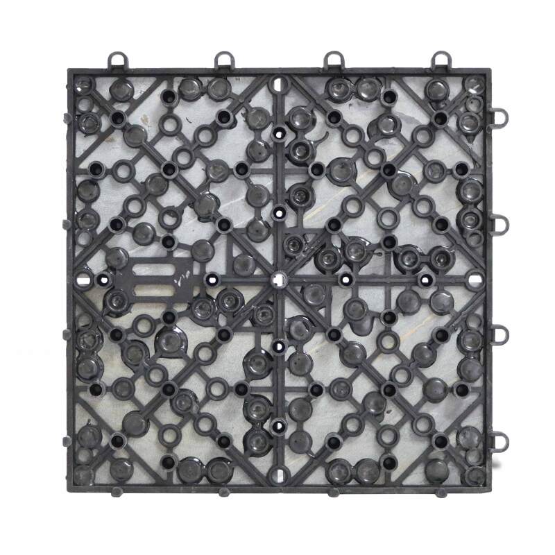 Set von steinernen Terrassenplatten, die einfach zu befestigen sind