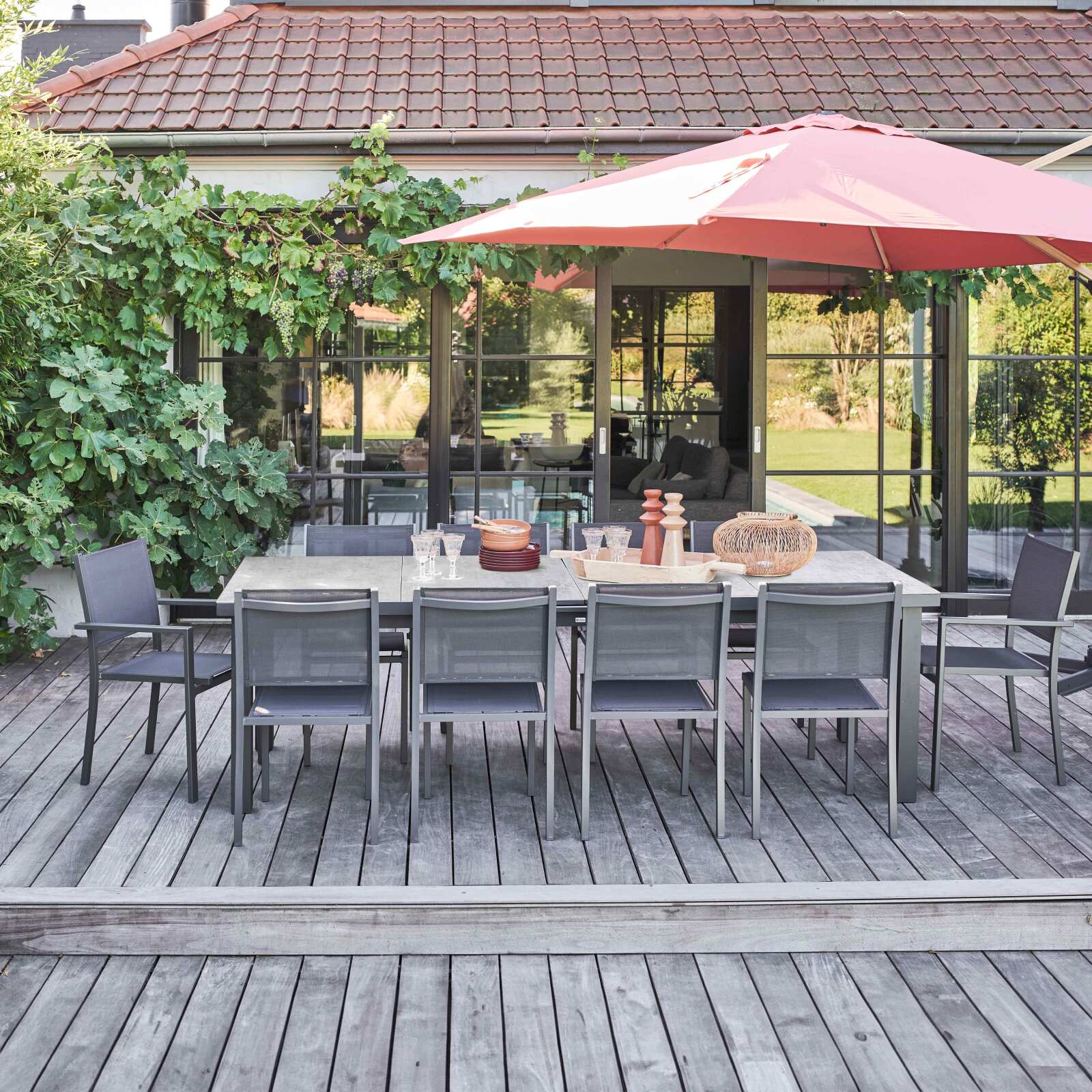 Ausziehbarer rechteckiger Gartentisch 320 x 100 x 76 cm mit 8 Stühlen und 2 Stühlen mit Armlehnen