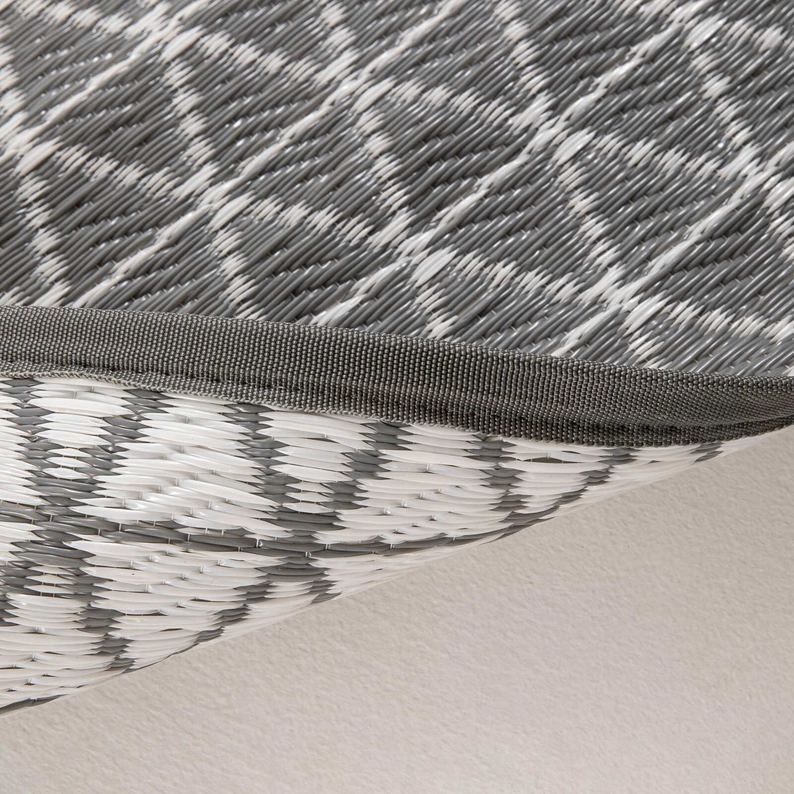 Rechteckiger Outdoor-Teppich mit doppelseitigem Muster aus Polypropylen 