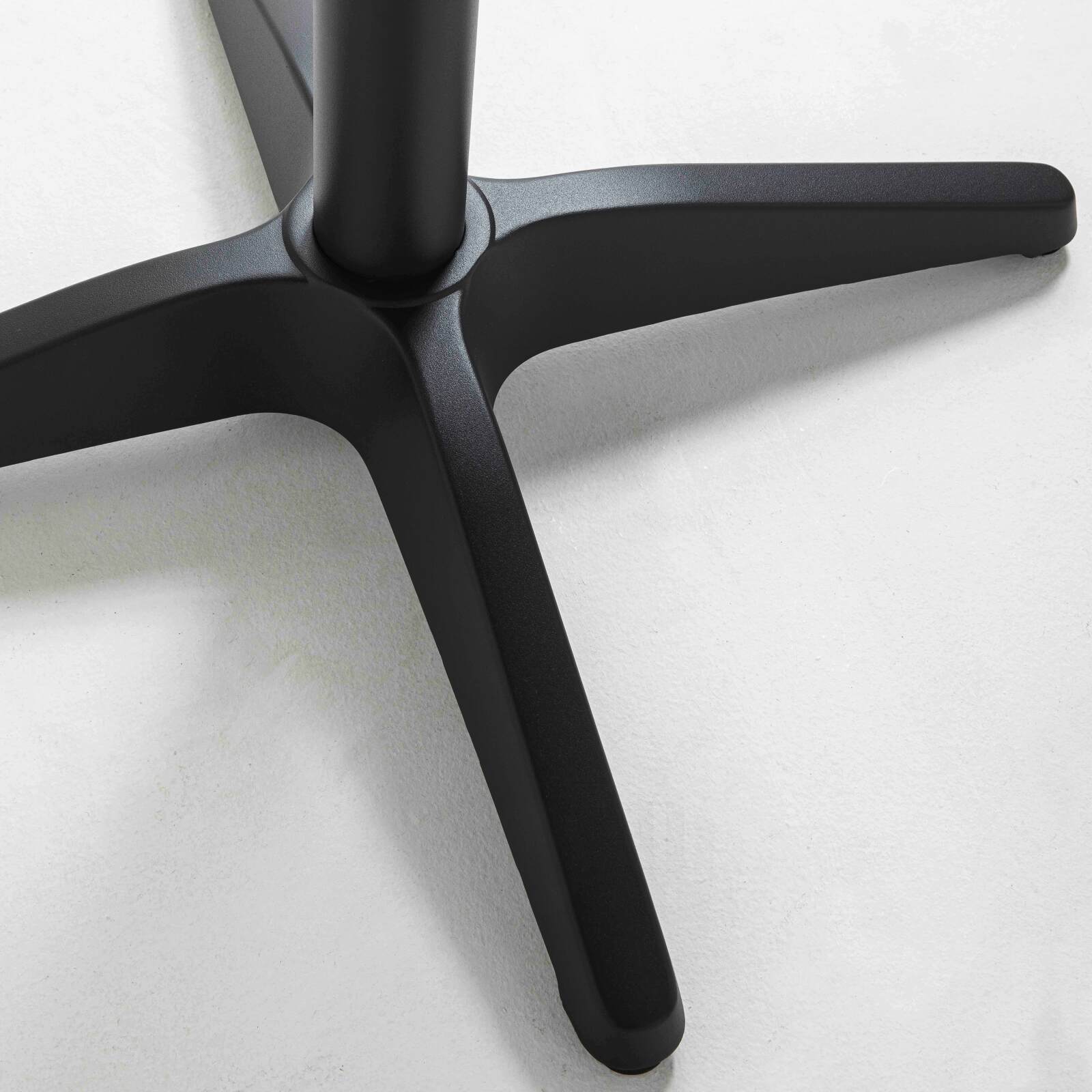 Quadratischer Gartentisch aus grauem Aluminium und Holzplatte 70x70 cm Quadratischer Gartentisch aus grauem Aluminium und Holzplatte 70x70 cm