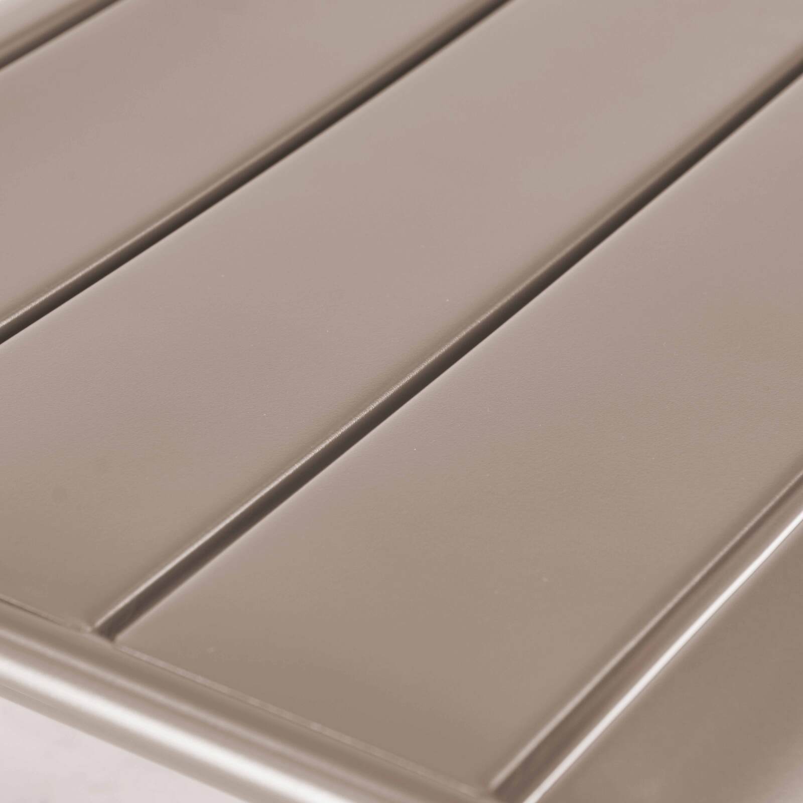 Niedriger Metallsessel