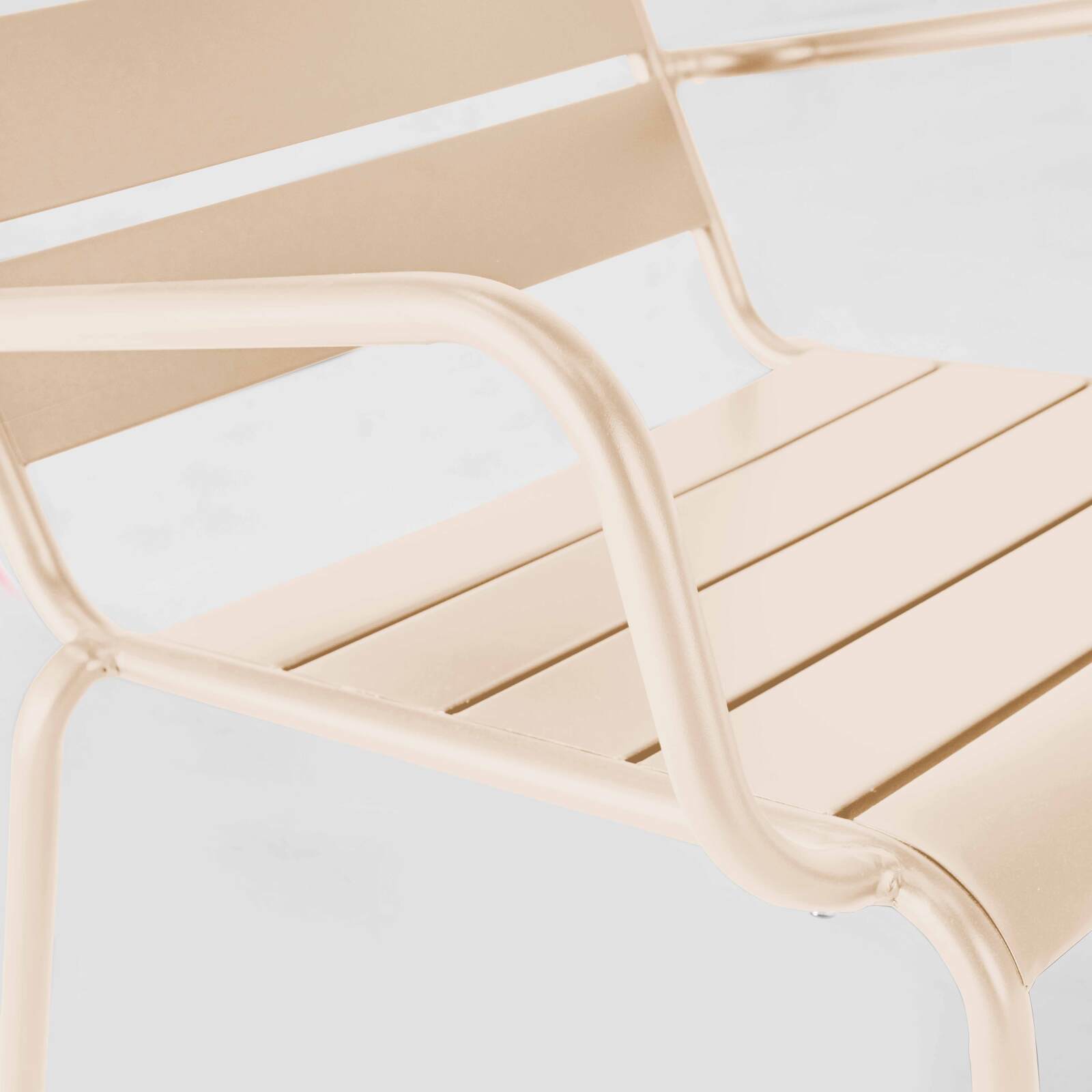 Niedriger Metallsessel