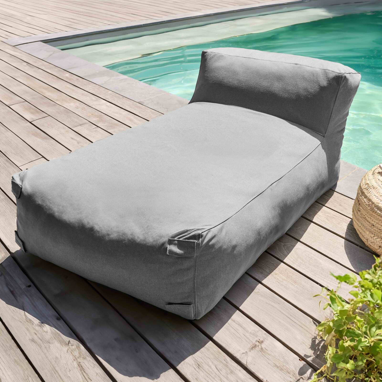 Modulare Gartenmöbel mit 3 Kaminstühlen, 1 Ecksessel, 1 Chaiselongue und 1 Hocker 