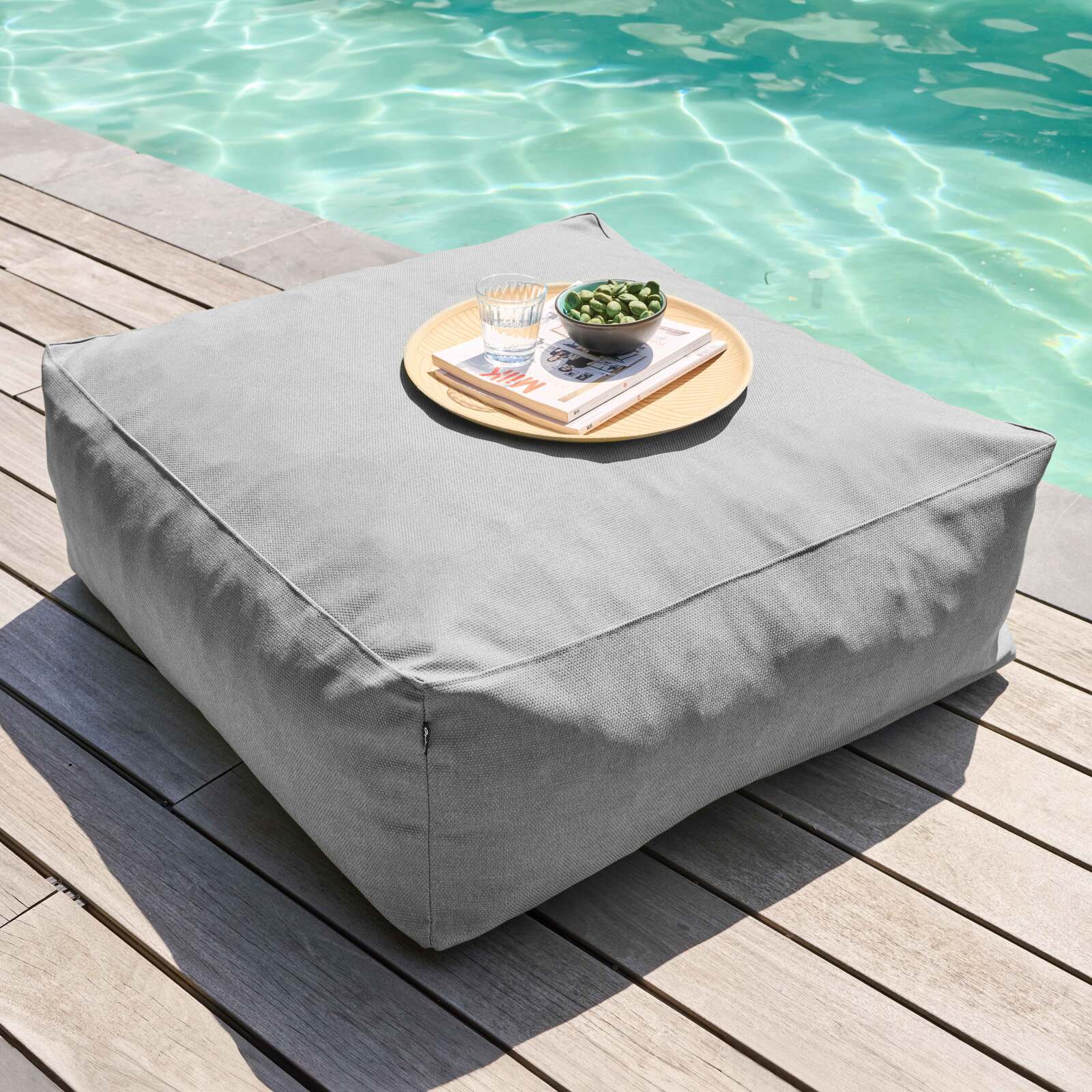 Modulare Gartenmöbel mit 3 Kaminstühlen, 1 Ecksessel, 1 Chaiselongue und 1 Hocker 