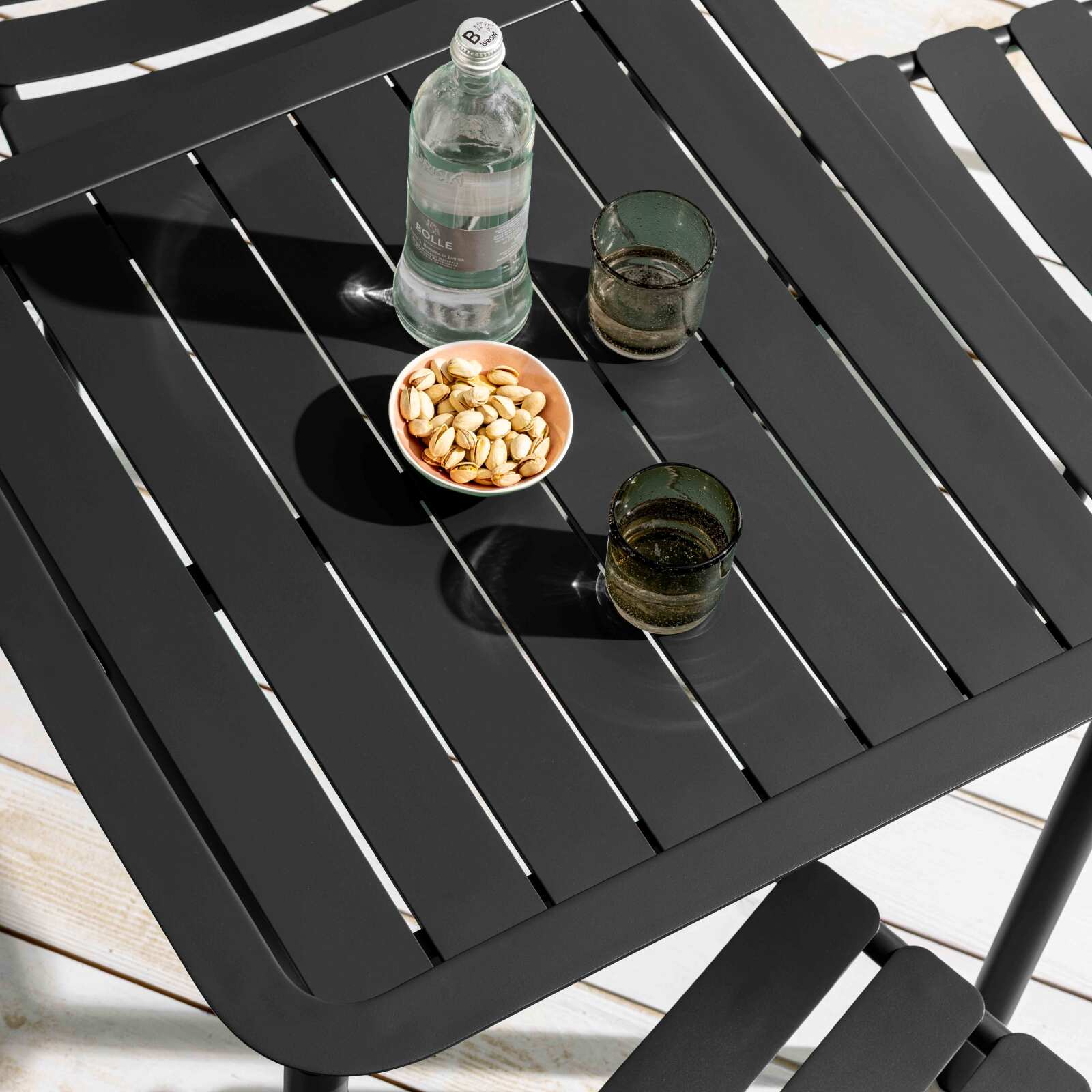 Quadratischer stapelbarer Terrassentisch 70 x 70 cm aus Aluminium Quadratischer stapelbarer Terrassentisch 70 x 70 cm aus Aluminium
