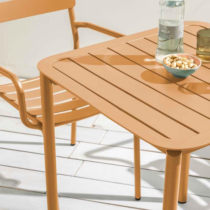 Quadratischer stapelbarer Terrassentisch 70 x 70 cm aus Aluminium (2/7)