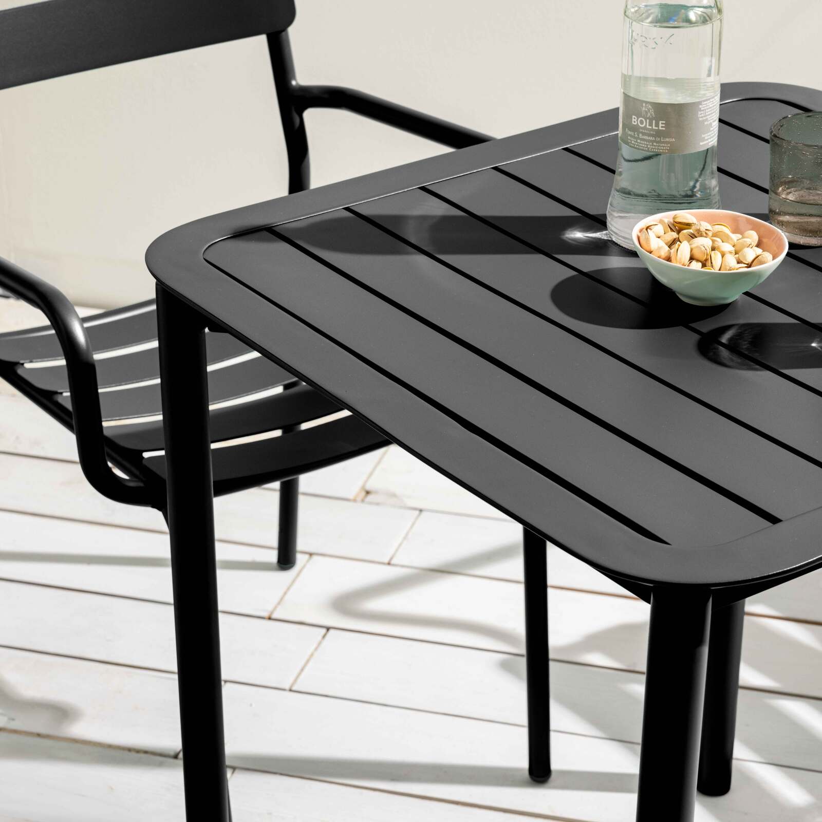 Quadratischer stapelbarer Terrassentisch 70 x 70 cm aus Aluminium Quadratischer stapelbarer Terrassentisch 70 x 70 cm aus Aluminium