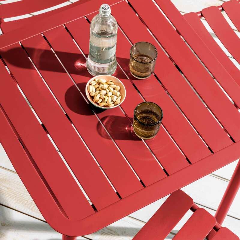 Quadratischer Terrassentisch 70 x 70 cm und 4 Aluminiumstühle (3/7)