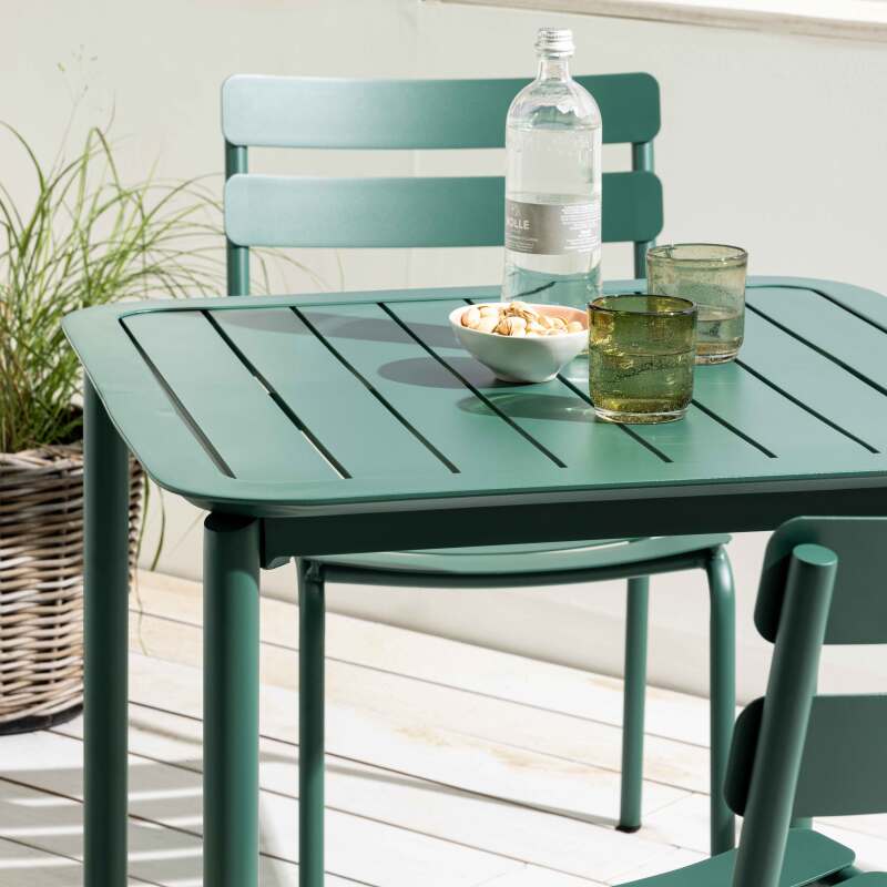 Quadratischer Terrassentisch 70 x 70 cm und 4 Aluminiumstühle (2/7)