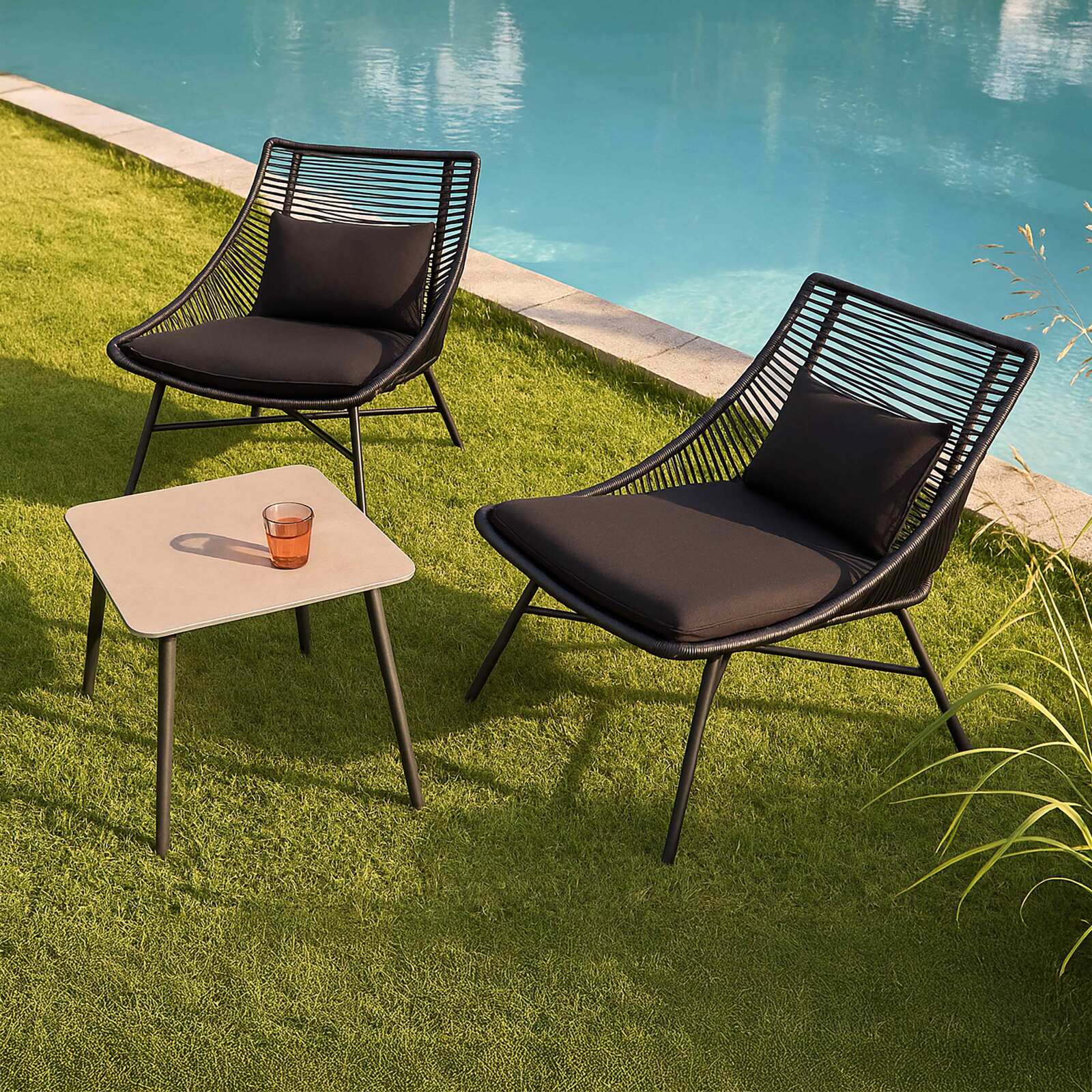 Gartenlounge-Set  aus Seilen mit 2 Sesseln und 1 Couchtisch 