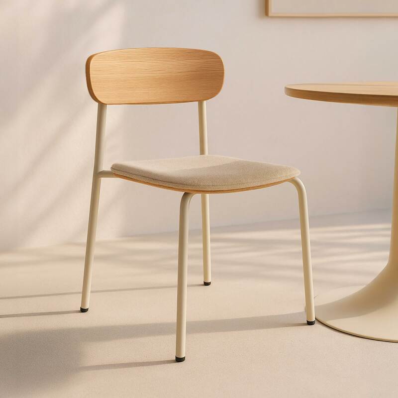 Set mit 2 Stühlen aus Metall, Holz und Stoff