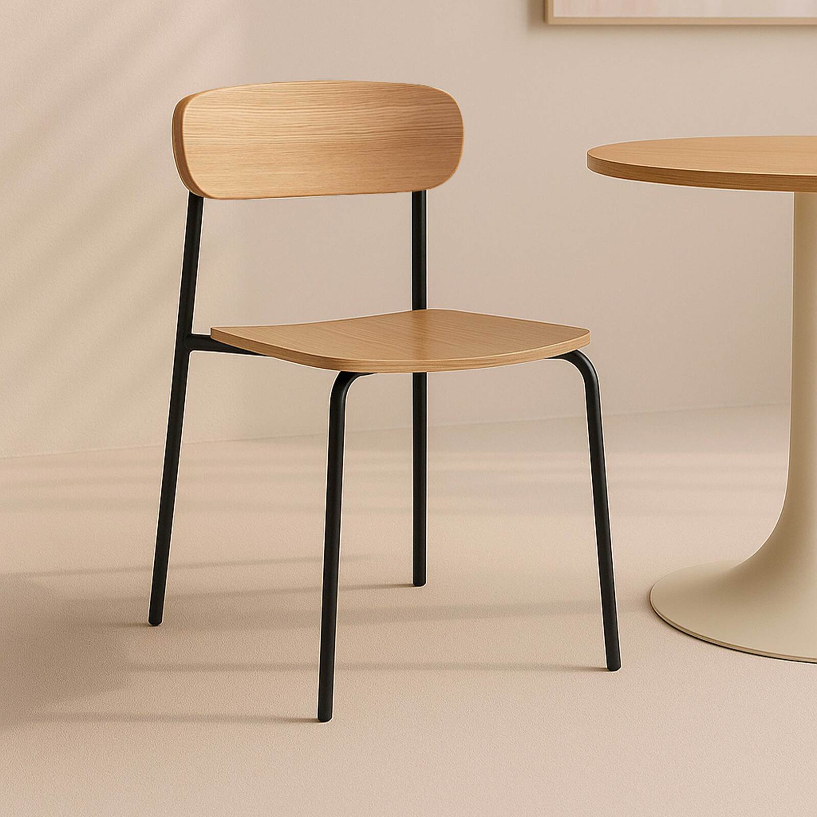 Set aus 2 Stühlen aus Metall und Holz Set aus 2 Stühlen aus Metall und Holz