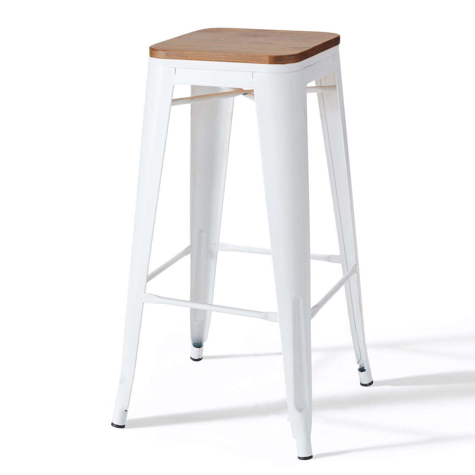 Set aus 4 Barhockern aus mattem Holz (43 x 43 x 76 cm)