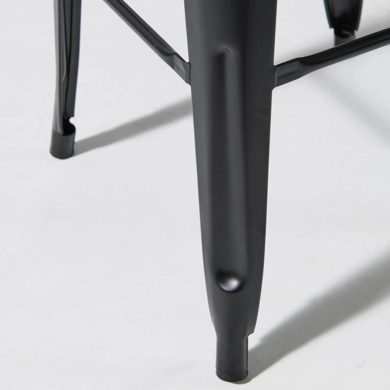 Set aus 4 Barhockern aus mattem Holz (43 x 43 x 76 cm)