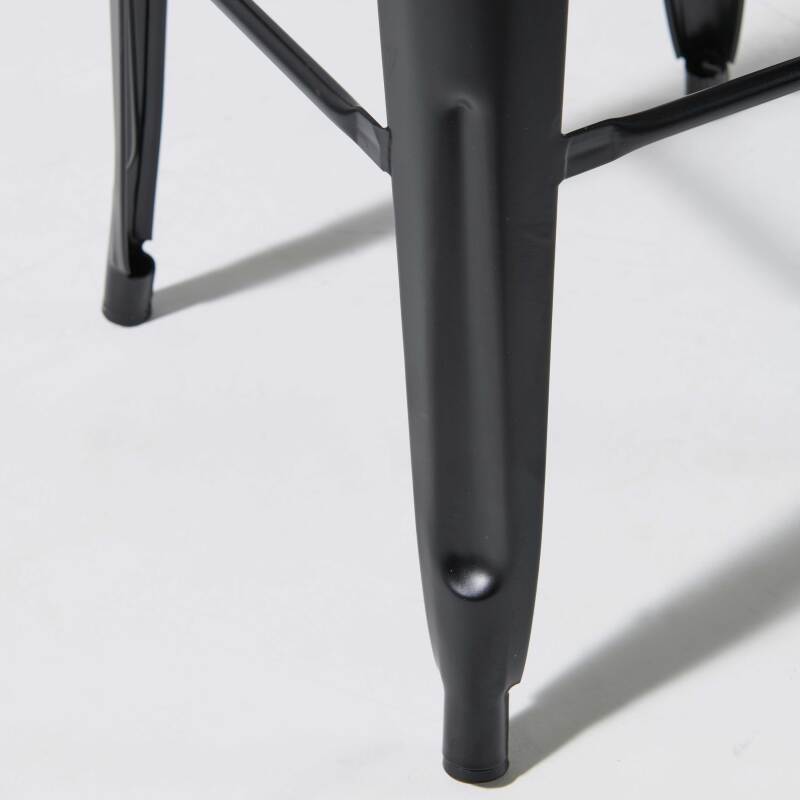 Set aus 4 Barhockern aus mattem Holz (43 x 43 x 76 cm)