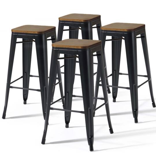 Set aus 4 Barhockern aus mattem Holz (43 x 43 x 76 cm)