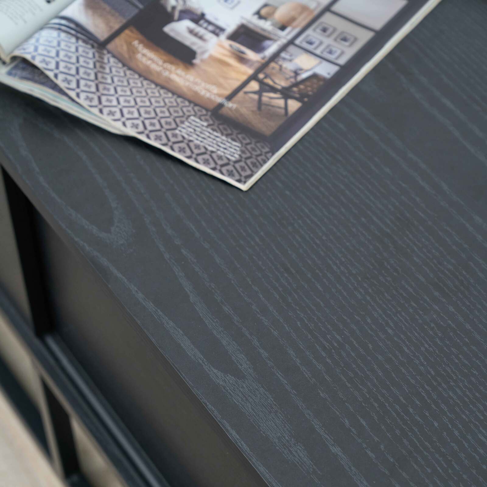 TV-Möbel schwarz 140 cm in Holzoptik