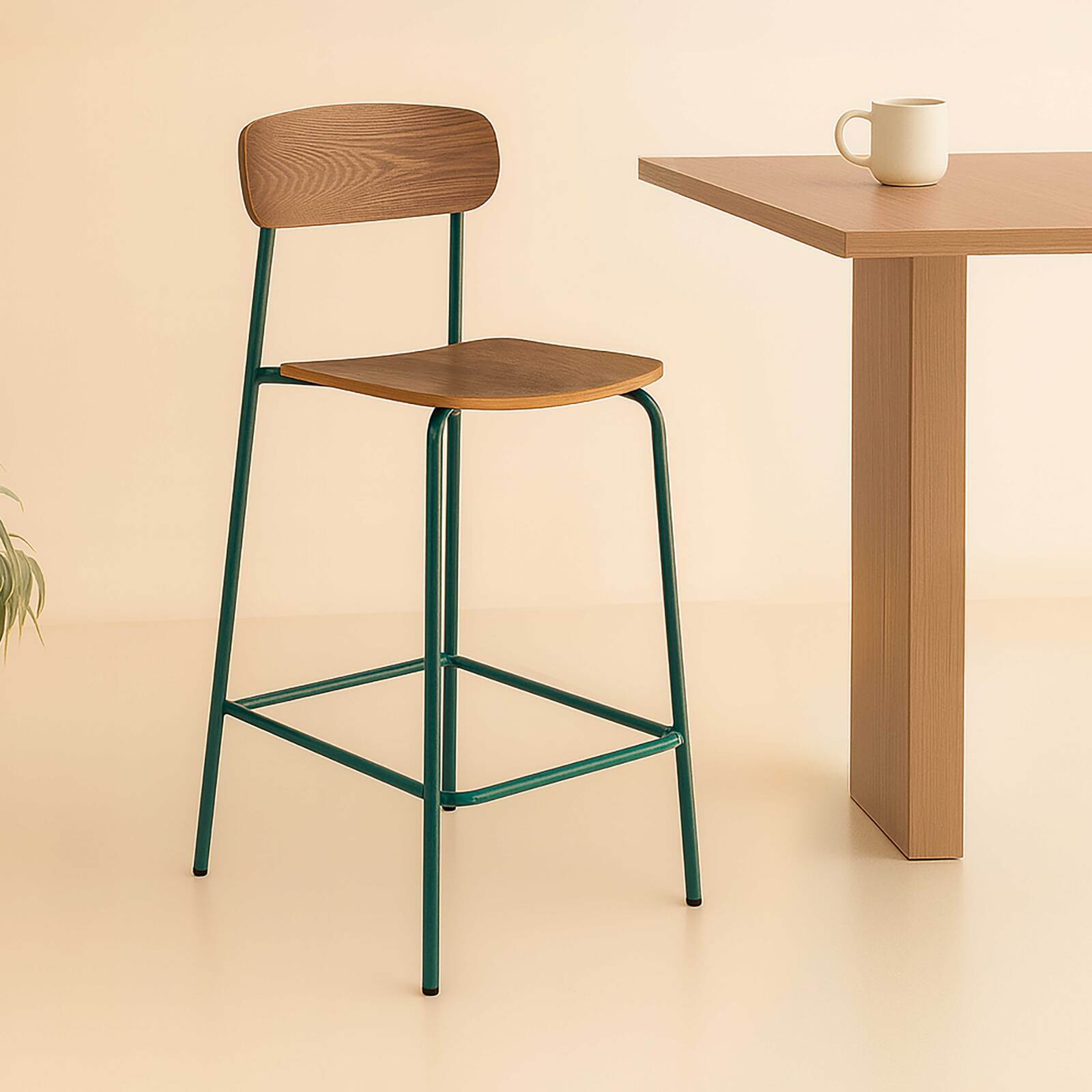 Set mit 2 Hochstühlen aus Metall und Holz