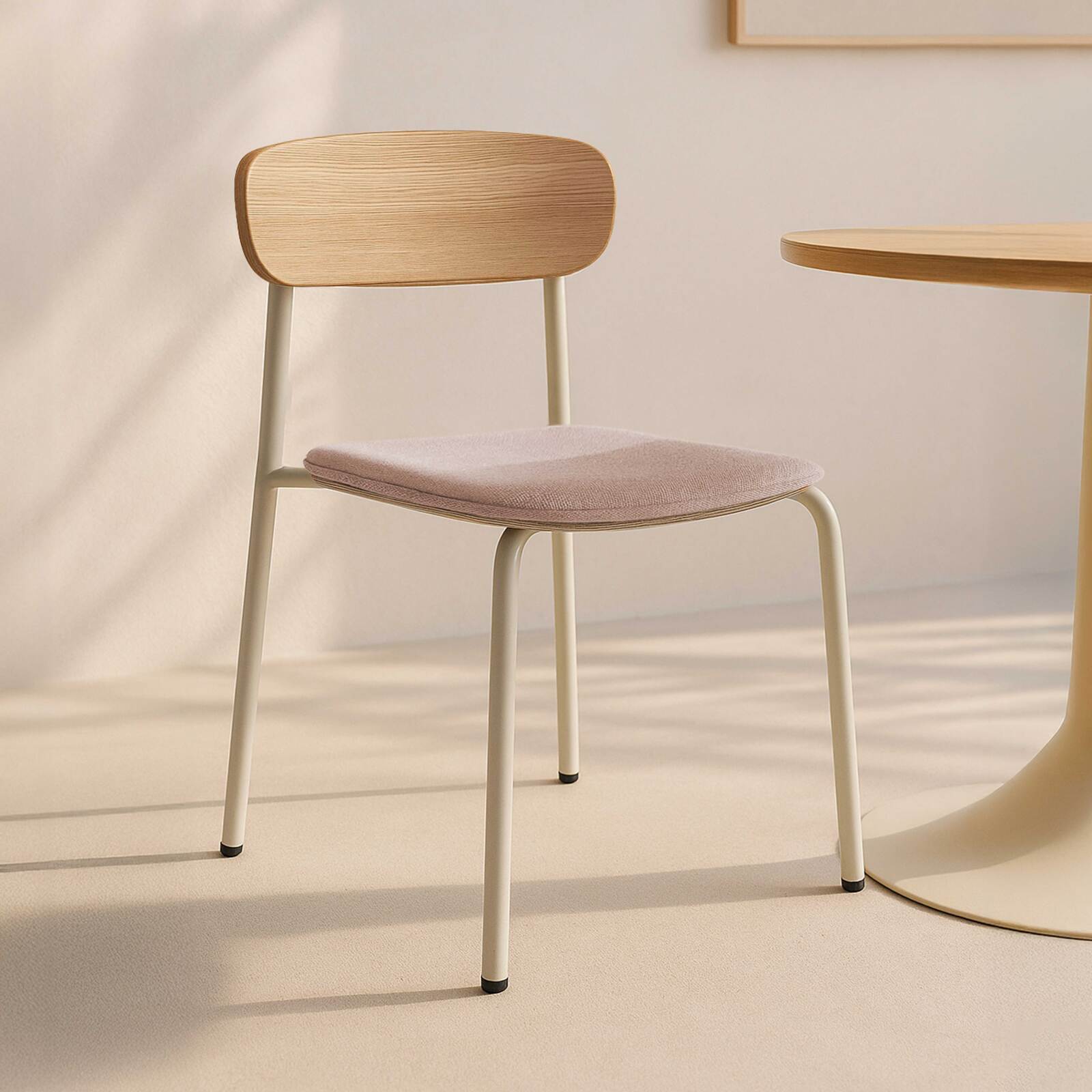 Set mit 2 Stühlen aus Metall, Holz und Stoff