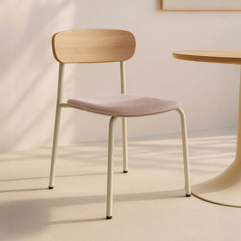 Set mit 2 Stühlen aus Metall, Holz und Stoff