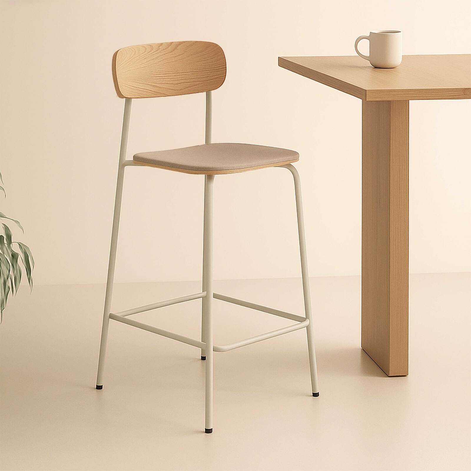 Set mit 2 Hochstühlen aus Metall, Holz und Stoff