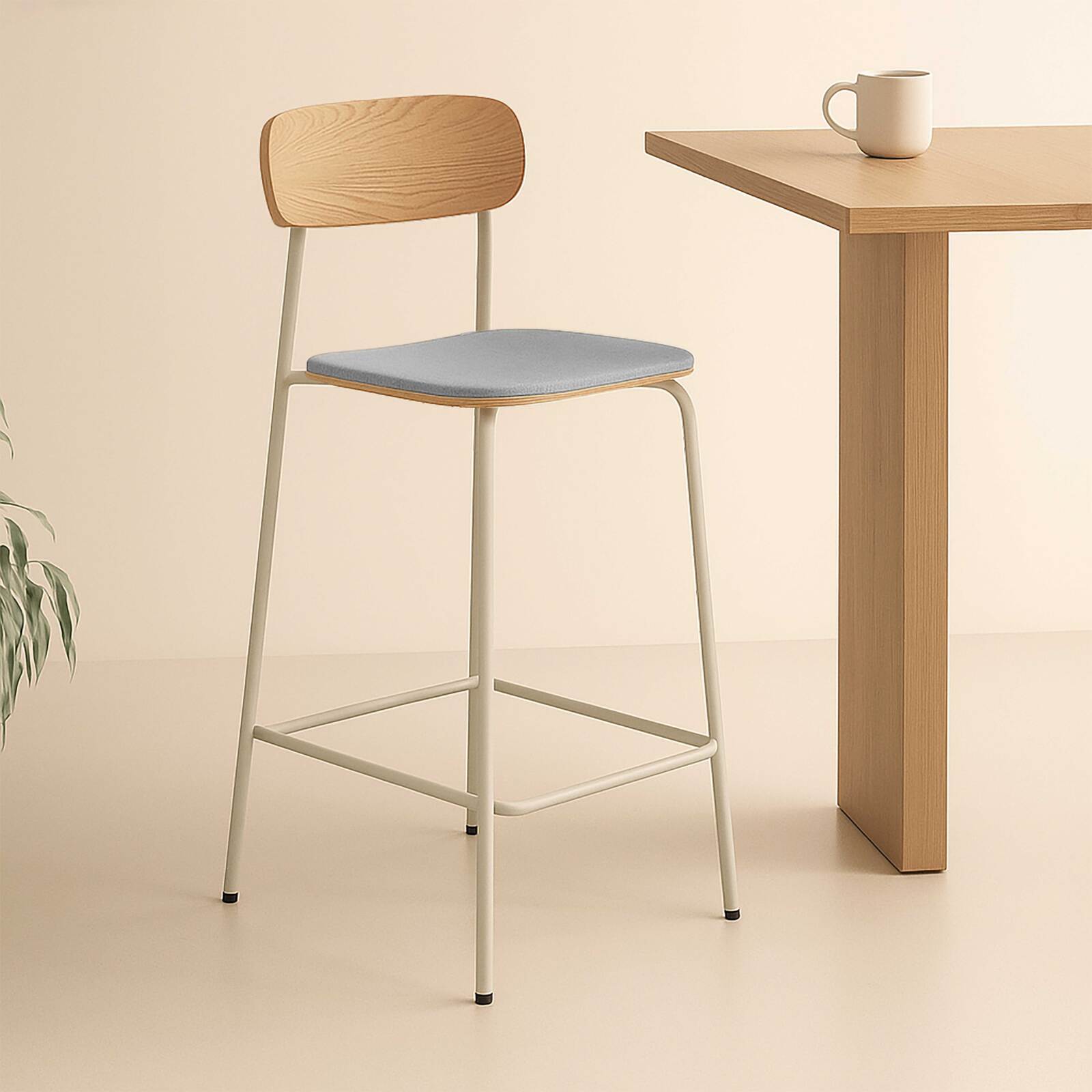 Set mit 2 Hochstühlen aus Metall, Holz und Stoff