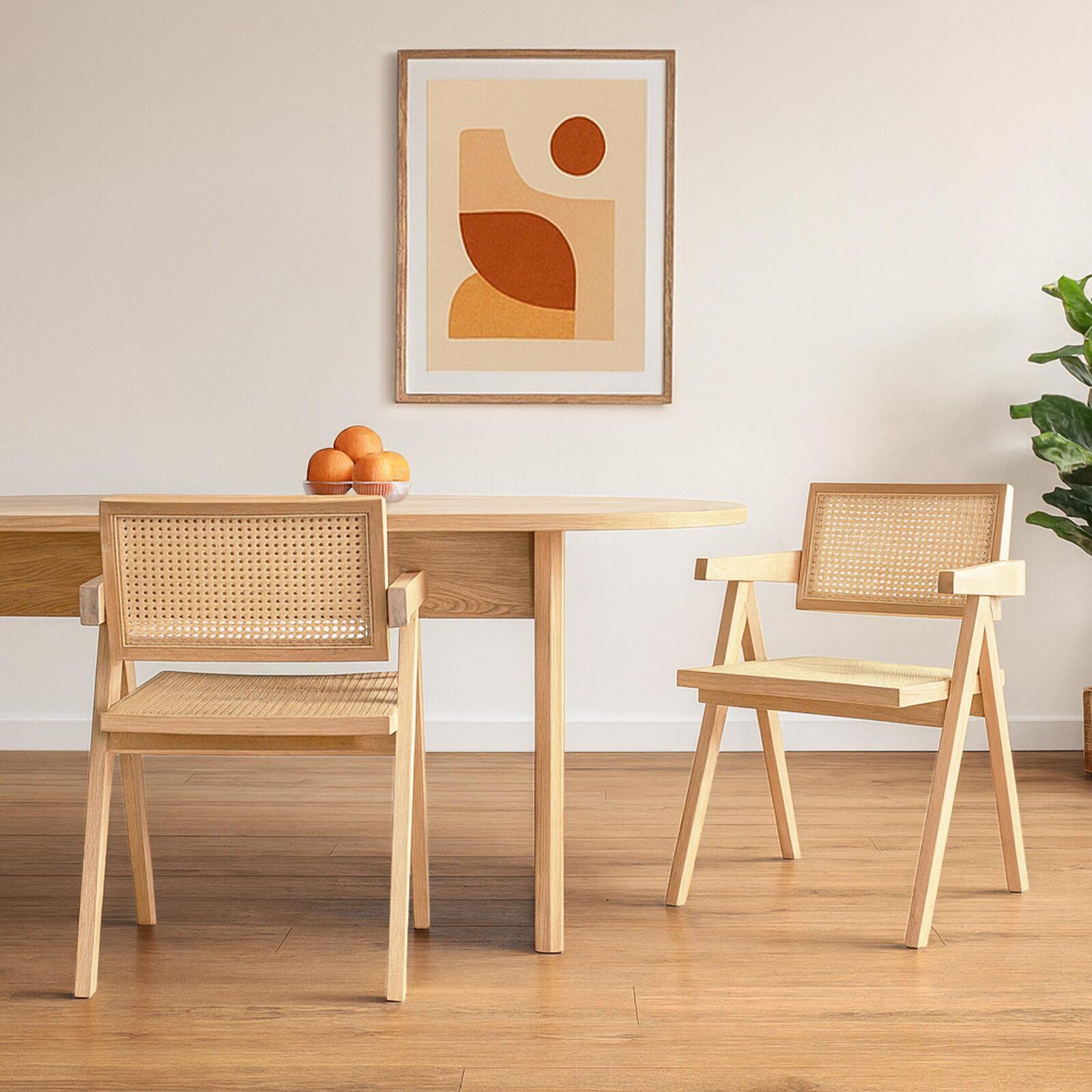 Set mit 2 Stühlen mit Armlehnen aus natürlichem Rattan und FSC®-Massivholz