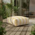 Sitzsack im gestreiften Design für ein modulares Outdoor-Sofa