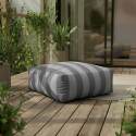 Sitzsack im gestreiften Design für ein modulares Outdoor-Sofa