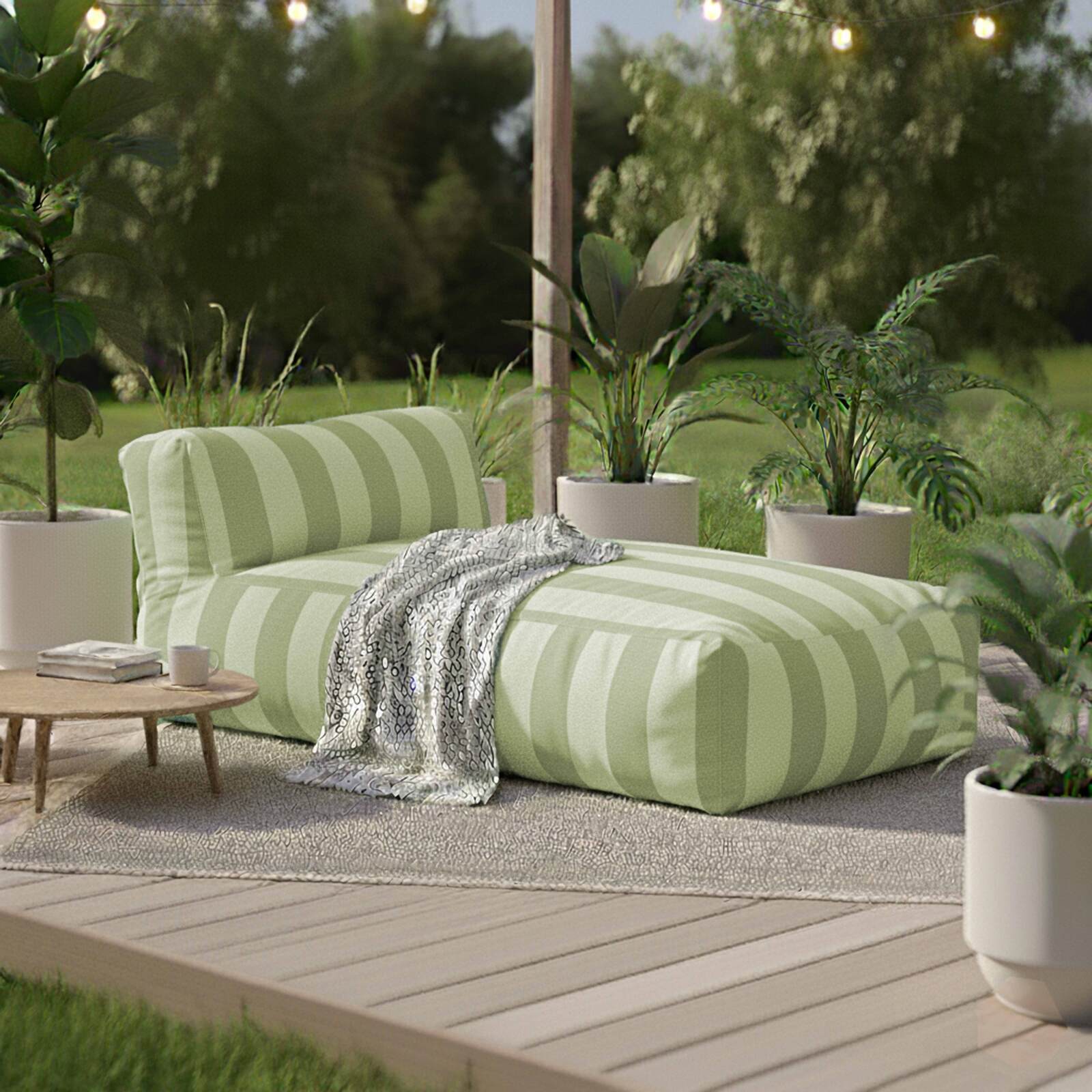 Modulare Gartenmöbel für 5 Personen bestehend aus 2 Kaminstühlen, 1 Ecksessel, 1 Chaiselongue und 1 Hocker im gestreiften Design