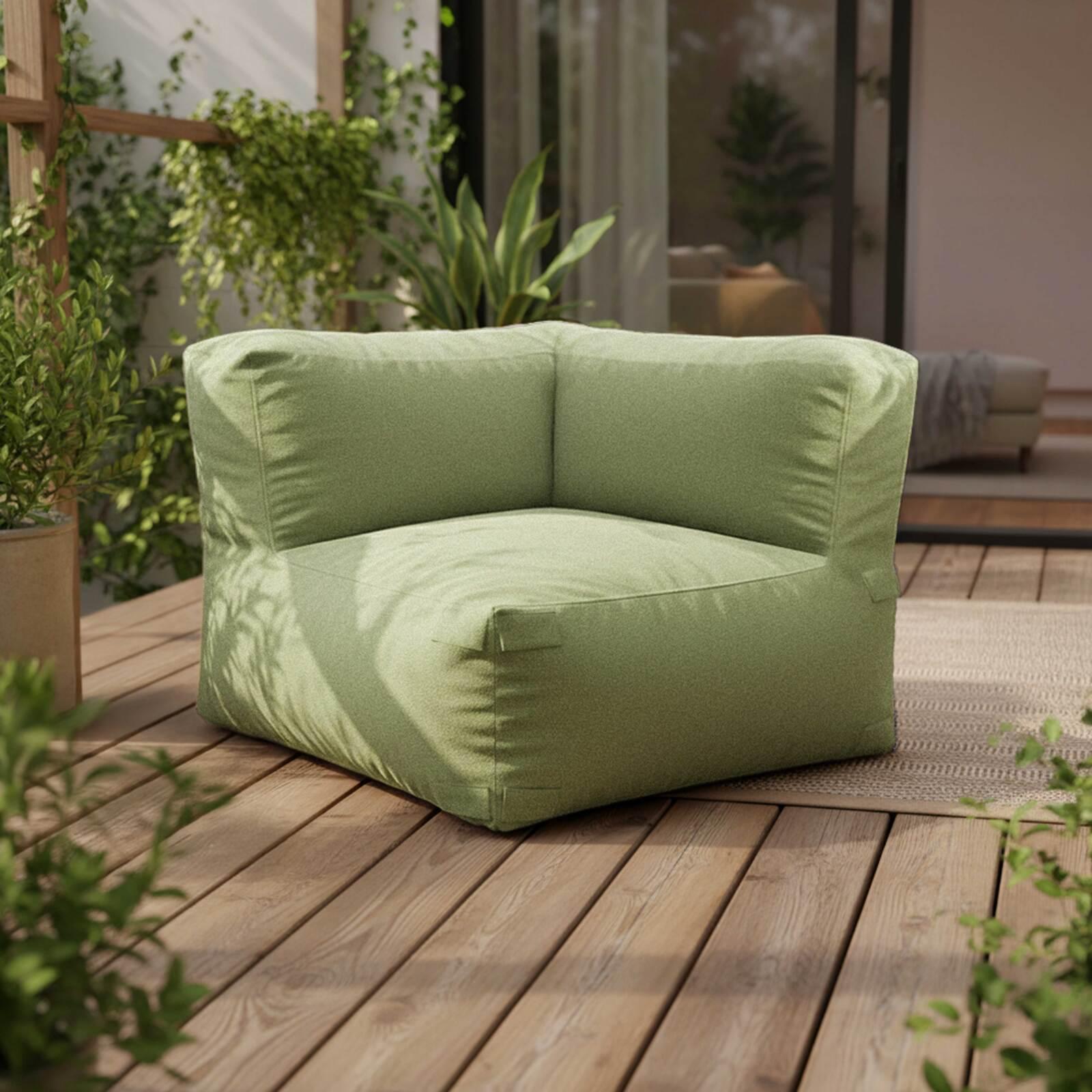 Modulare Gartenmöbel für 5 Personen bestehend aus 2 Kaminstühlen, 1 Ecksessel, 1 Chaiselongue und 1 Hocker im gestreiften Design