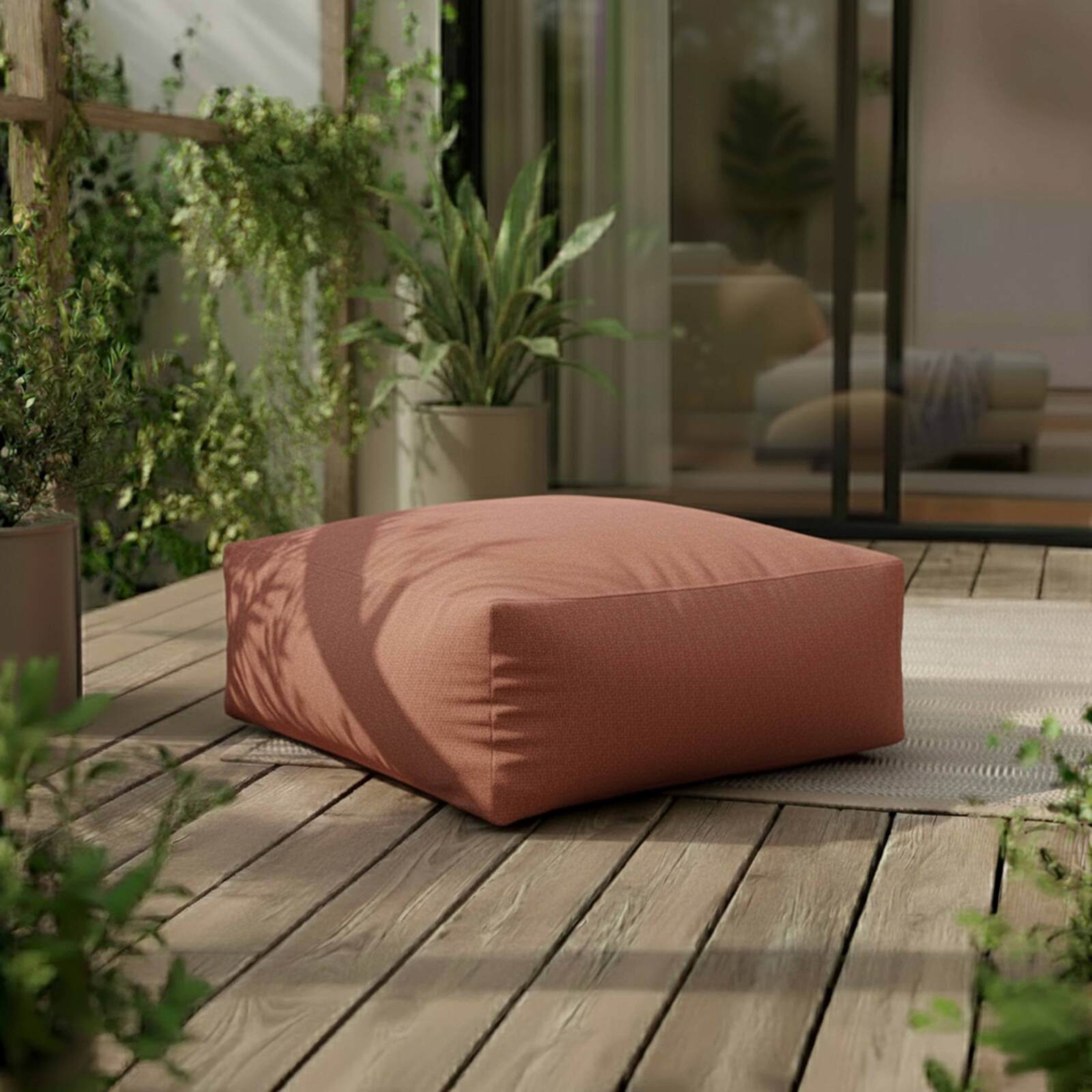 Modulare Gartenmöbel für 5 Personen bestehend aus 2 Kaminstühlen, 1 Ecksessel, 1 Chaiselongue und 1 Hocker im gestreiften Design