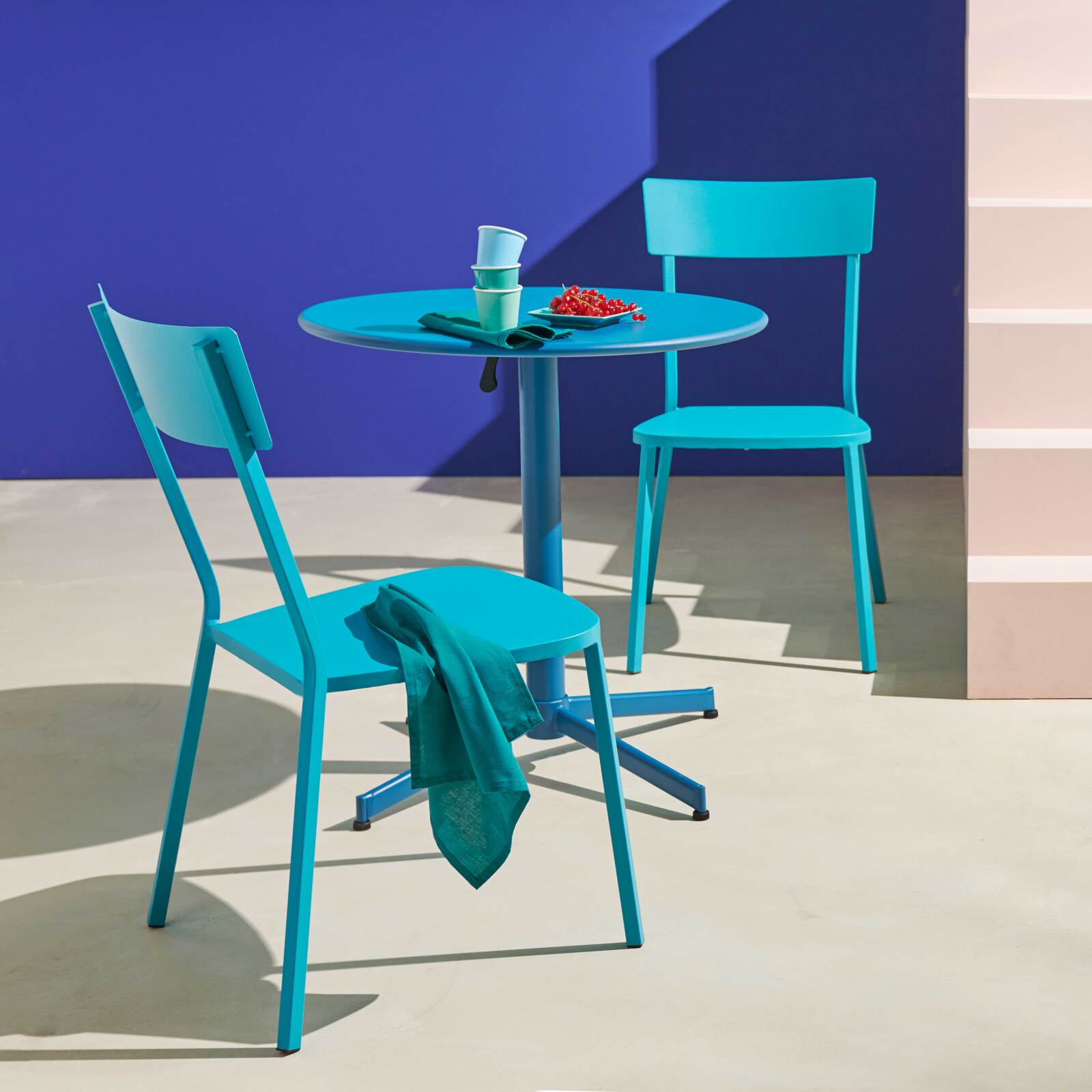 Metall-Gartenstuhl im Bistro-Stil Metall-Gartenstuhl im Bistro-Stil