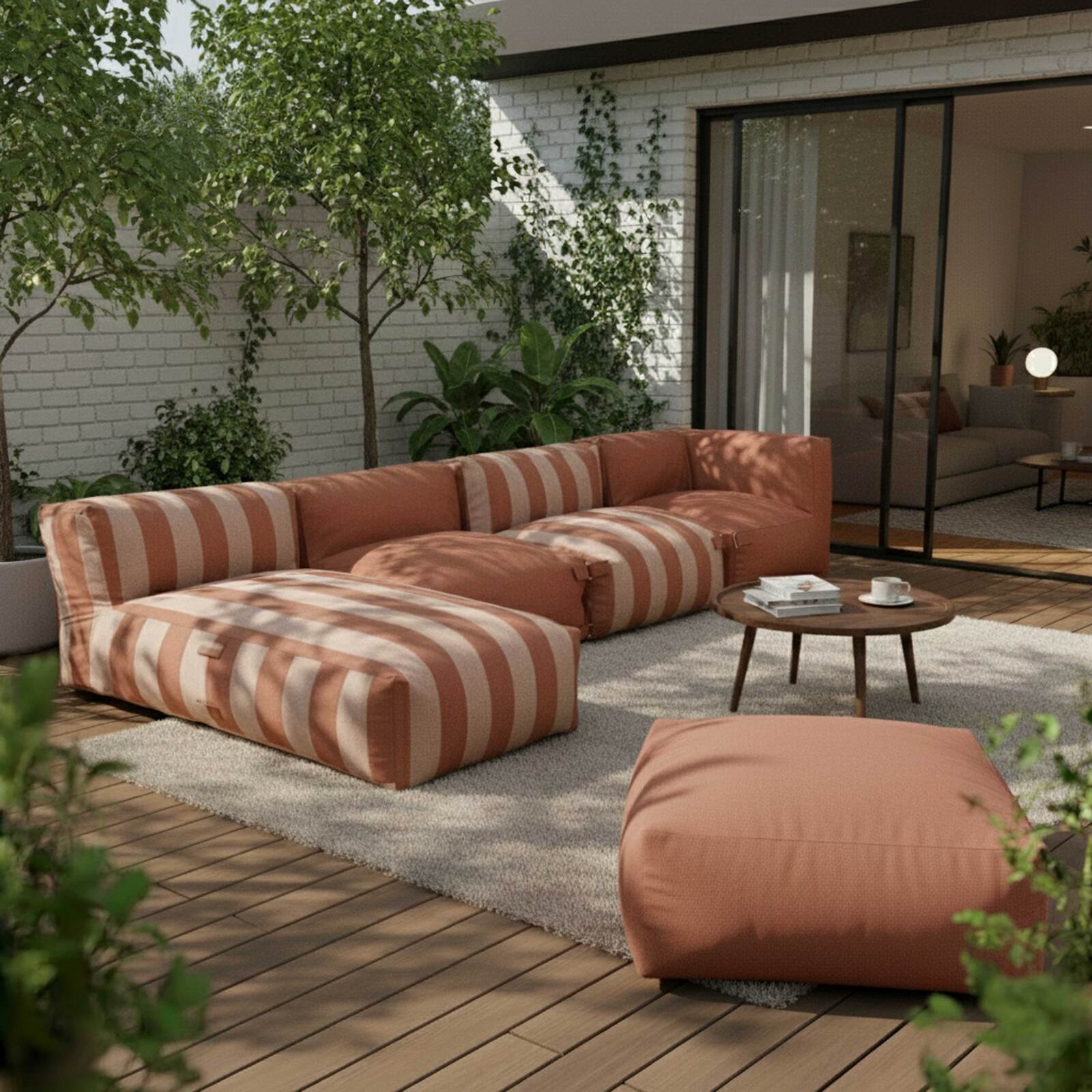 Chaiselongue im gestreiften Design für ein modulares Outdoor-Sofa