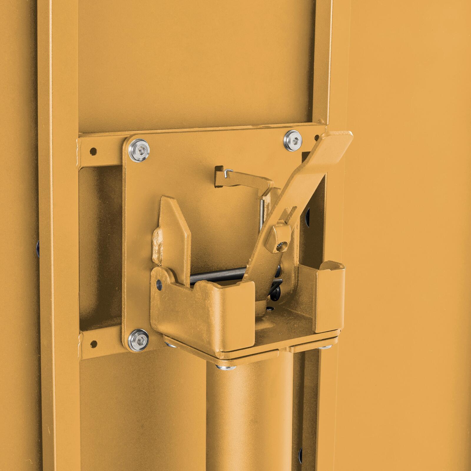 Gartentisch im Bistro-Stil, quadratisch, neigbar, aus Metall mit Einbaufuß, 70x70 cm, und 2 Stühle mit Armlehnen