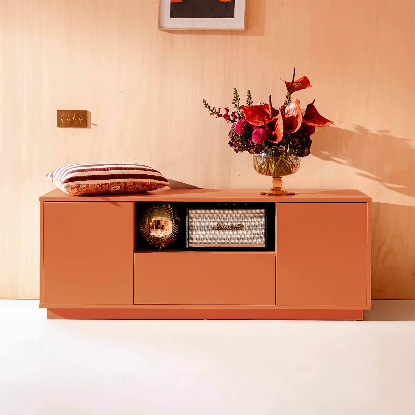 Lowboard farbig, 140 cm