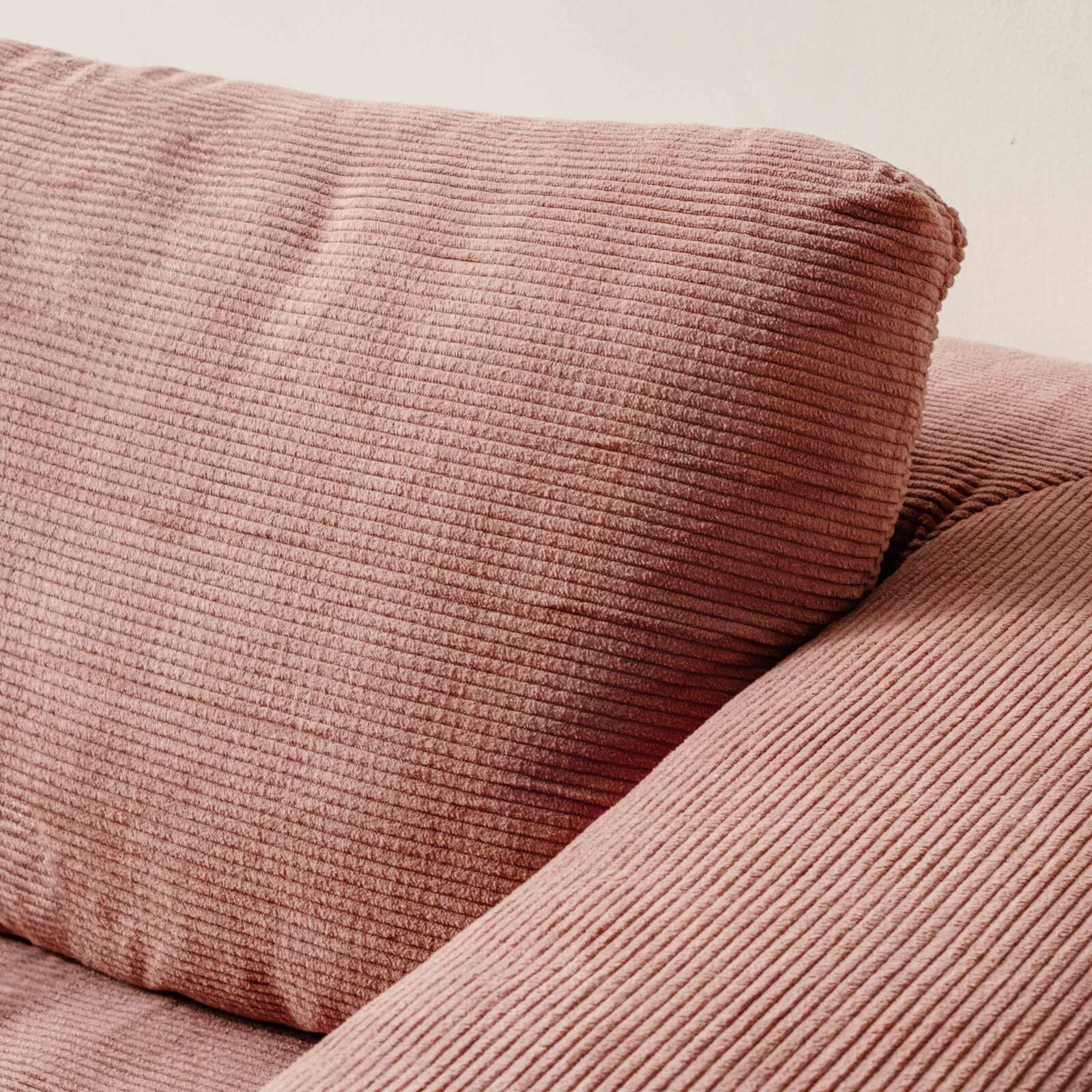 Sofa 2-Sitzer aus geripptem Stoff mit Kissen