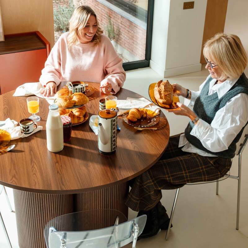 Esstisch rund, in Holzoptik für 4 Personen (2/7)