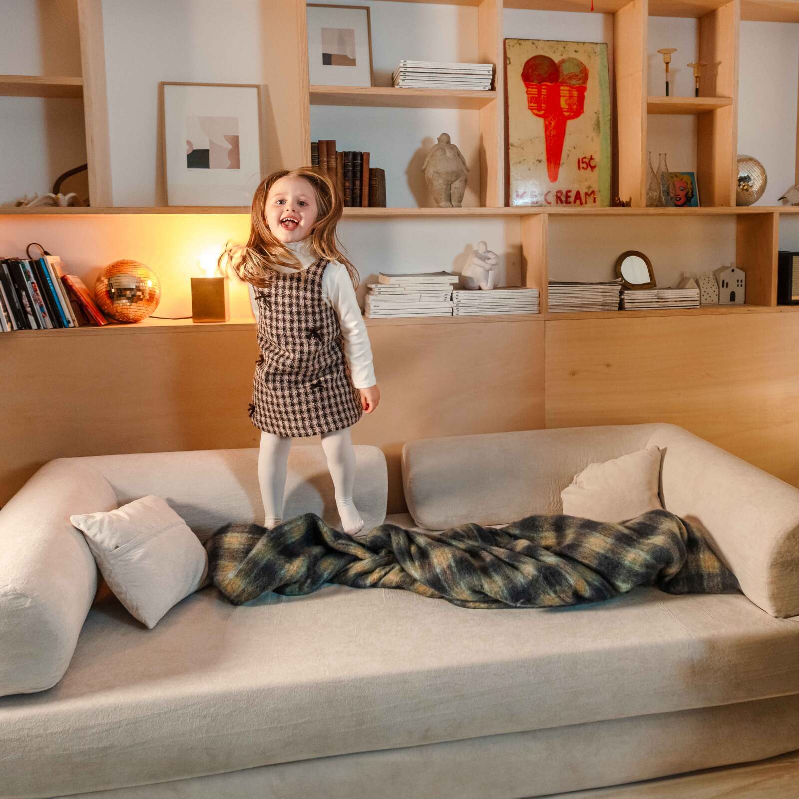 Schlafsofa 2-Sitzer-aus Stoff mit Kissen