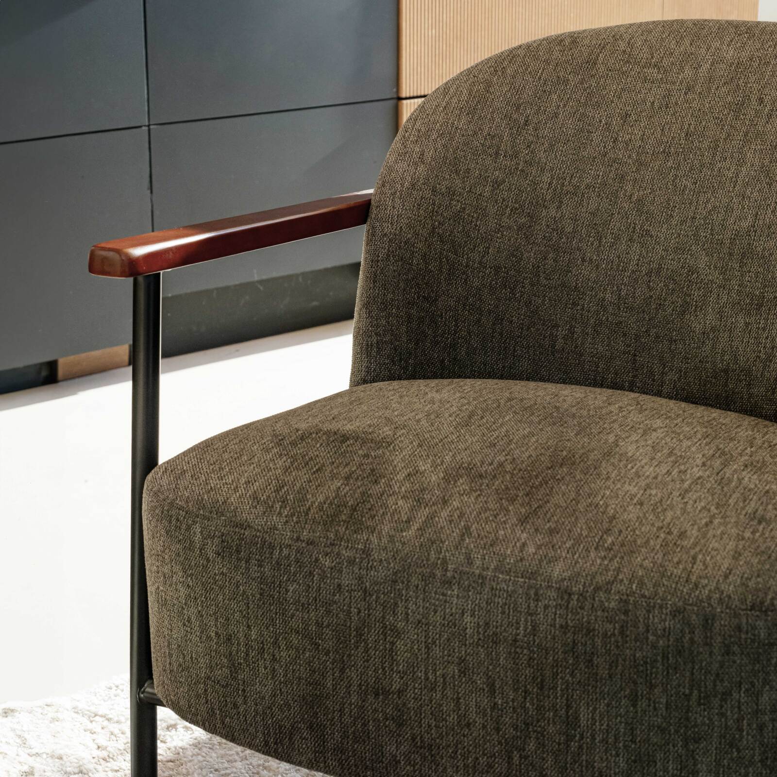 Relax-Sessel aus Stoff, Holz und Metall