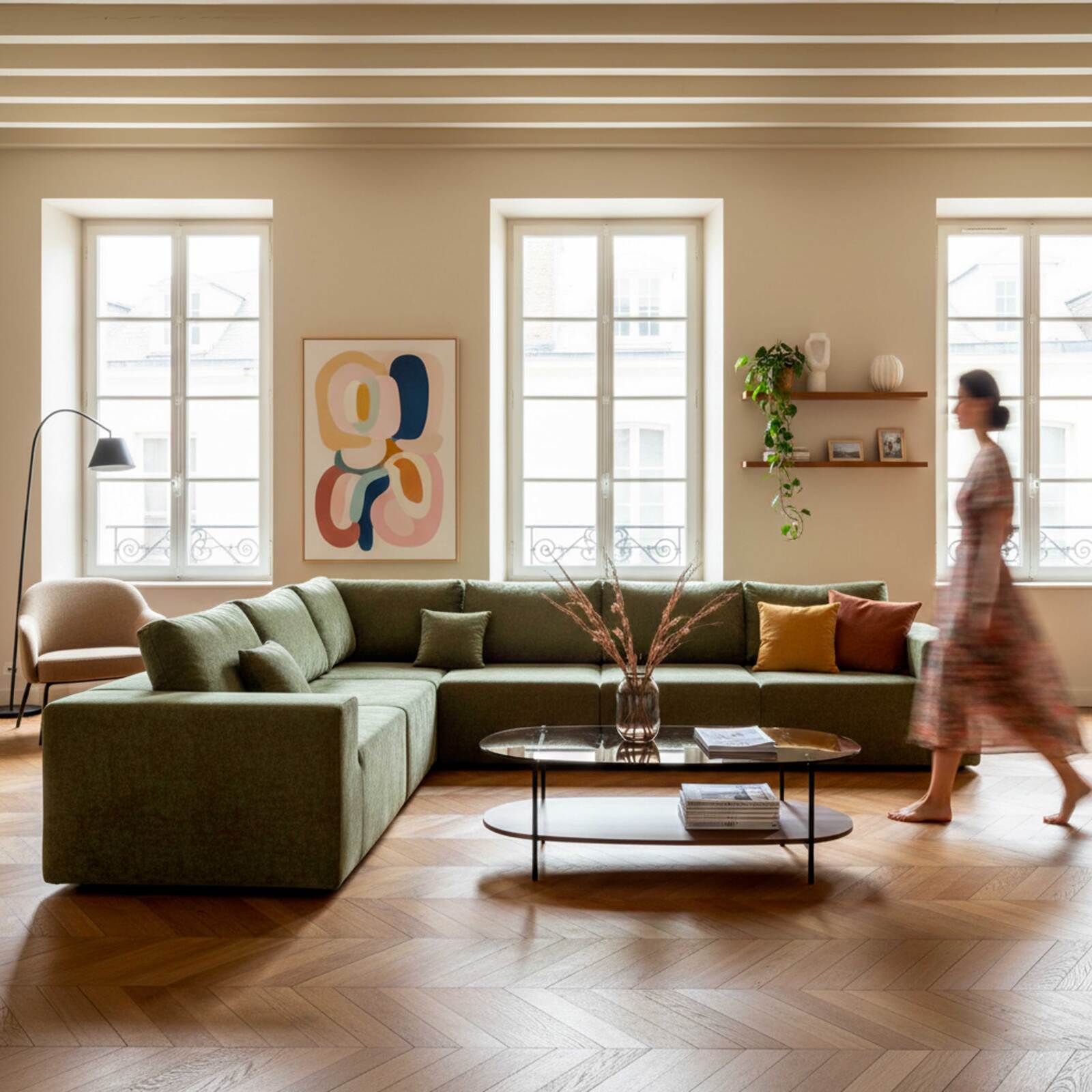 Couchtisch Ovaler ,aus Glas und dunkler Holzoptik, 120 x 55 x 40 cm