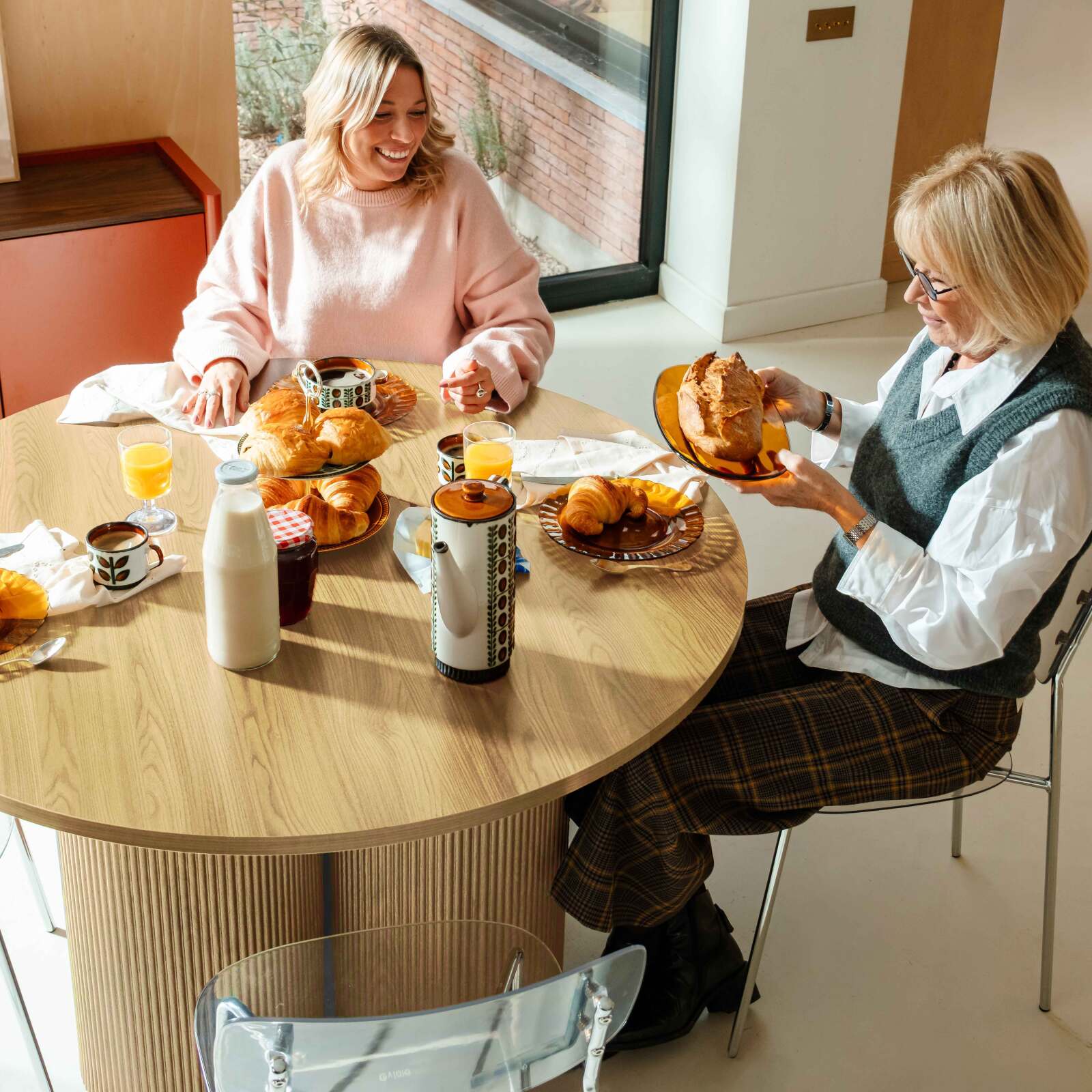 Esstisch rund, in Holzoptik für 4 Personen